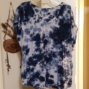 2X tshirt tie dye w blue floral applique on left.